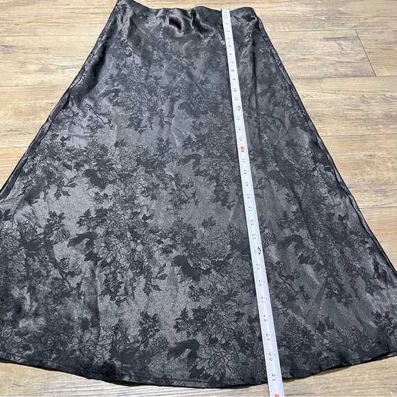 Altar’d Satin-Silk Feel Pencil Skirt Jet Black Floral Vines Accent Size Small - Picture 7 of 8
